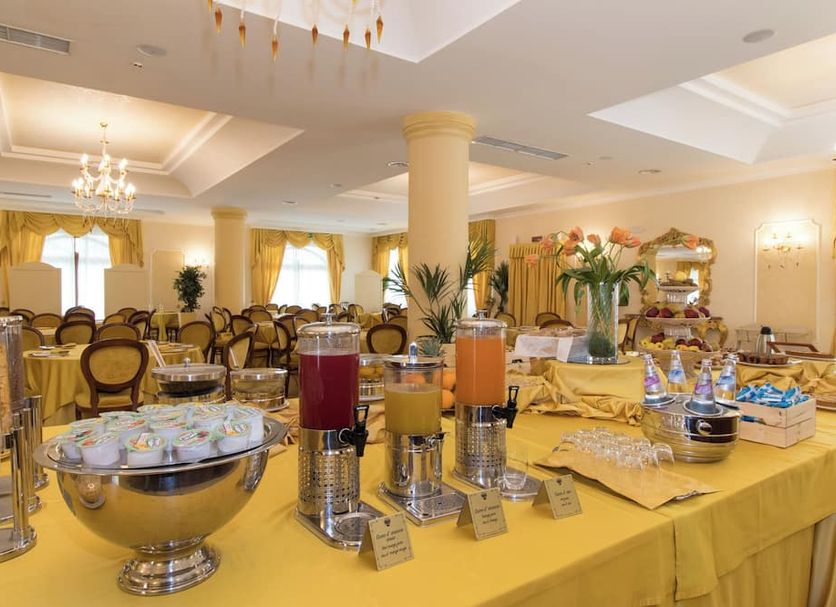 Banquet hall Photo