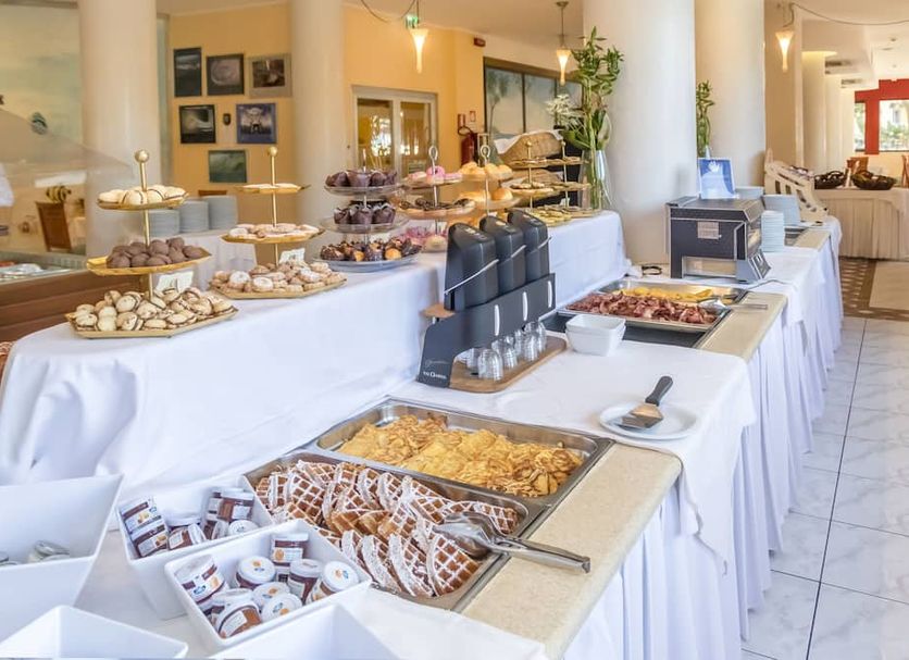 Buffet Photo