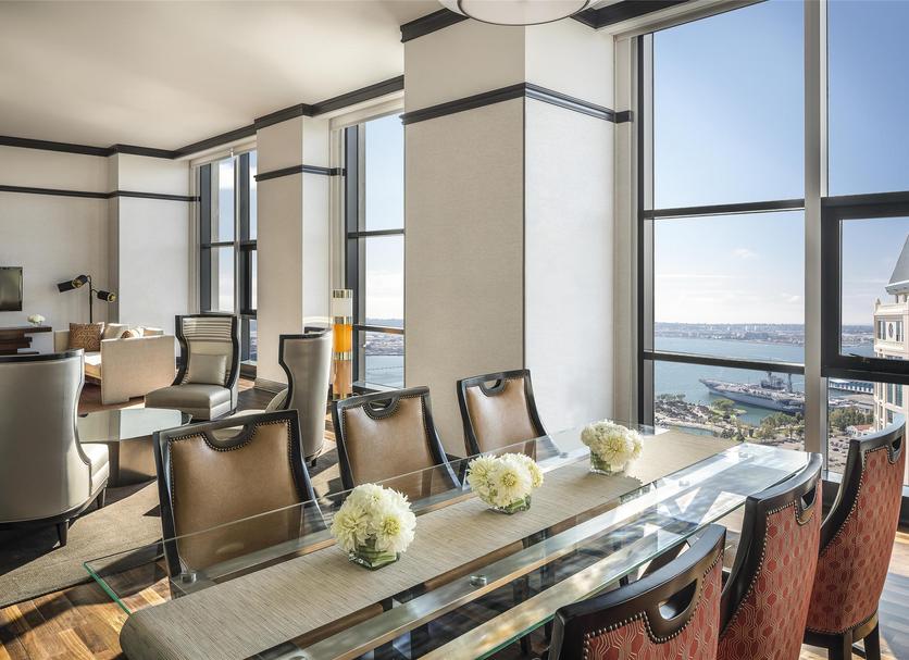 Dining room Photo