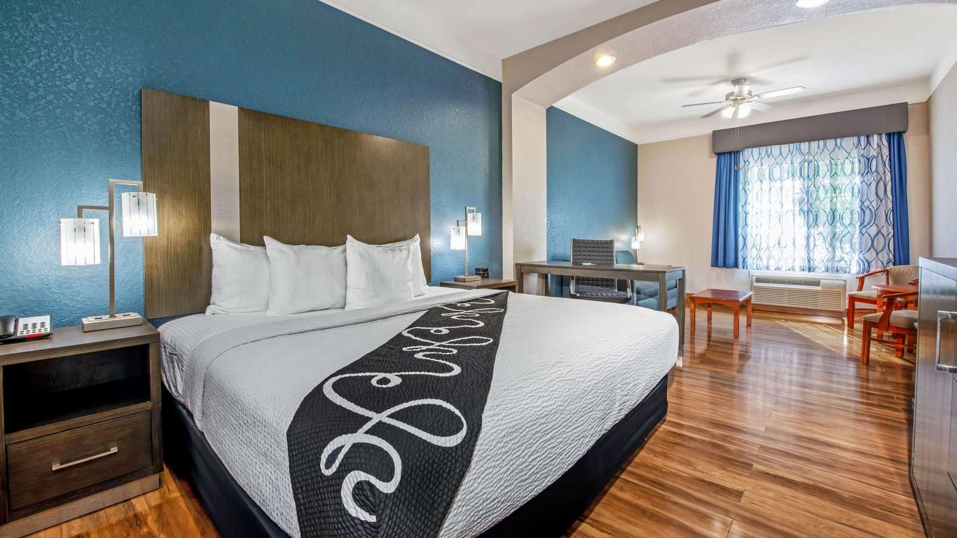 La Quinta Inn & Suites By Wyndham Kingwood Houston Iah Airpt