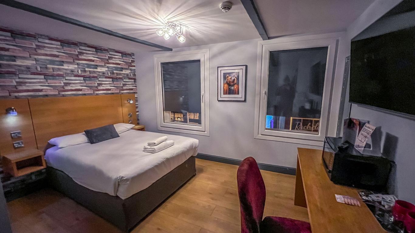 Twenty Hotel & Bar