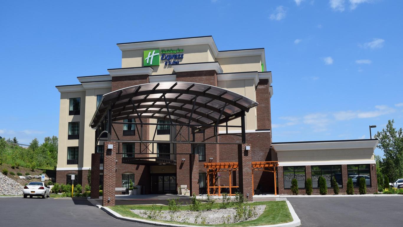 Holiday Inn Express & Suites Geneva Finger Lakes