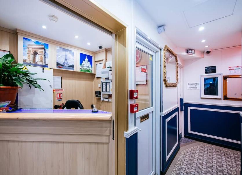 Front desk Photo