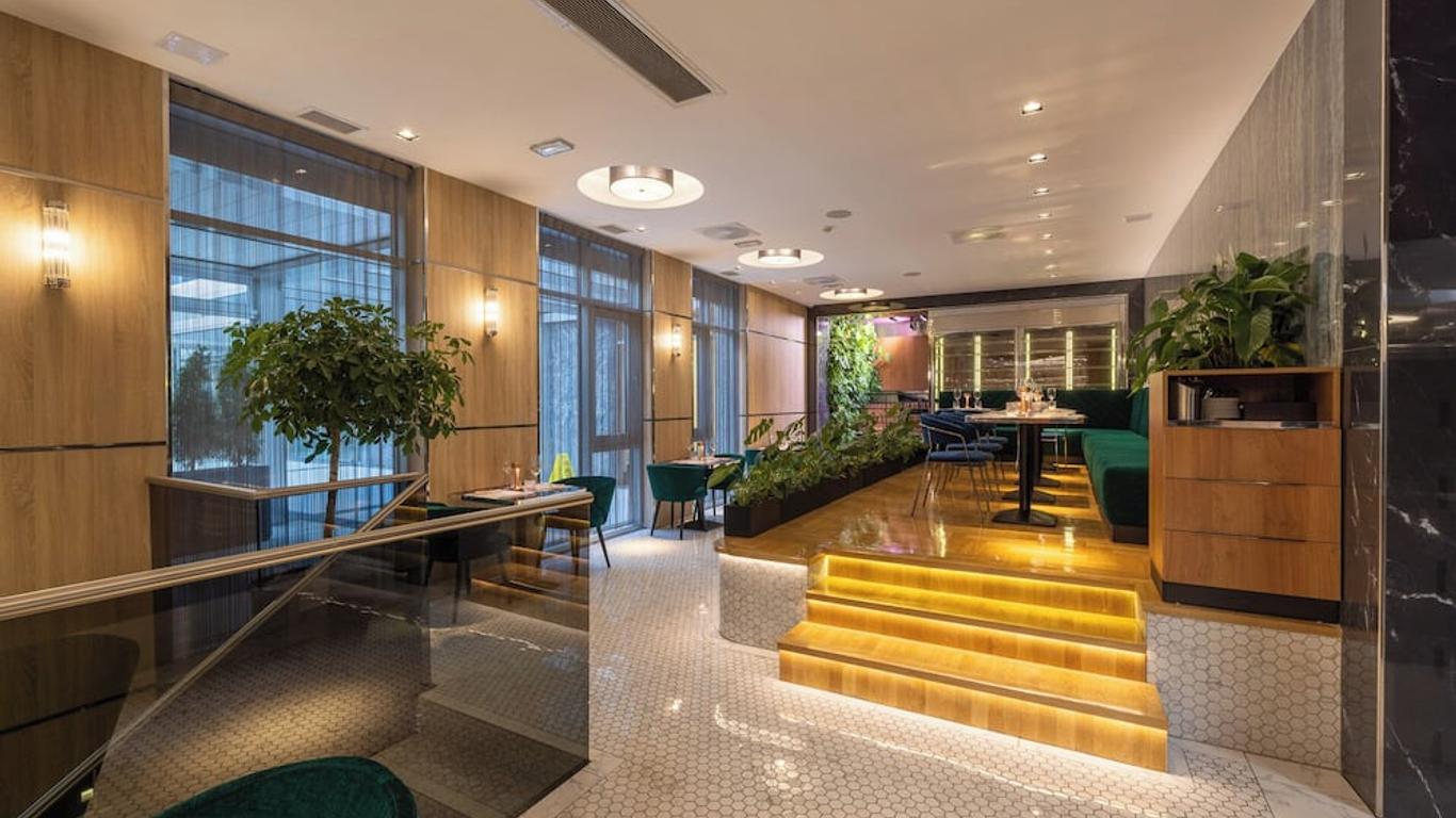 Silver Crown Hotel And Residence