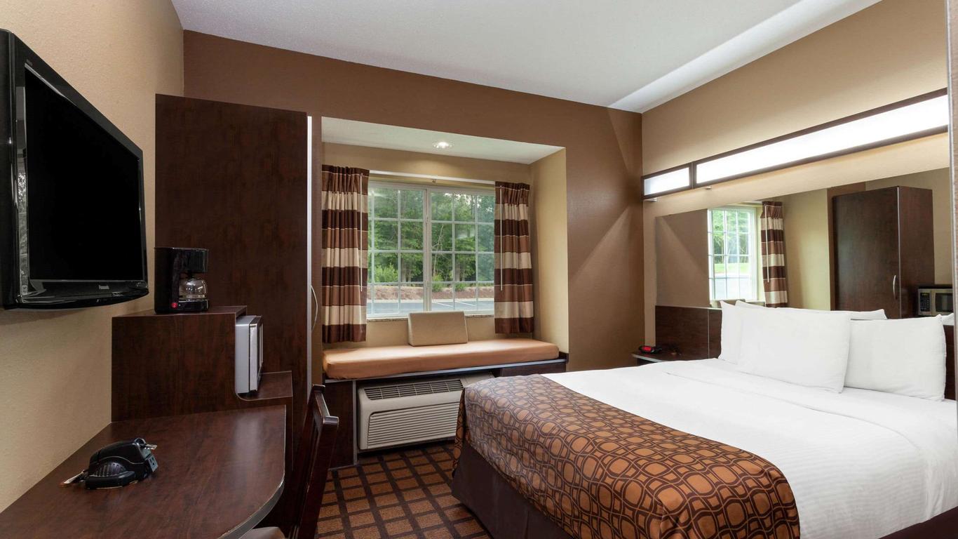 Microtel Inn & Suites by Wyndham Columbia/At Fort Jackson