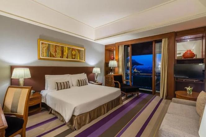Chatrium Hotel Royal Lake Yangon