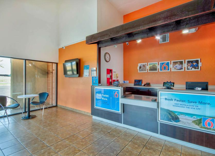 Front desk Photo