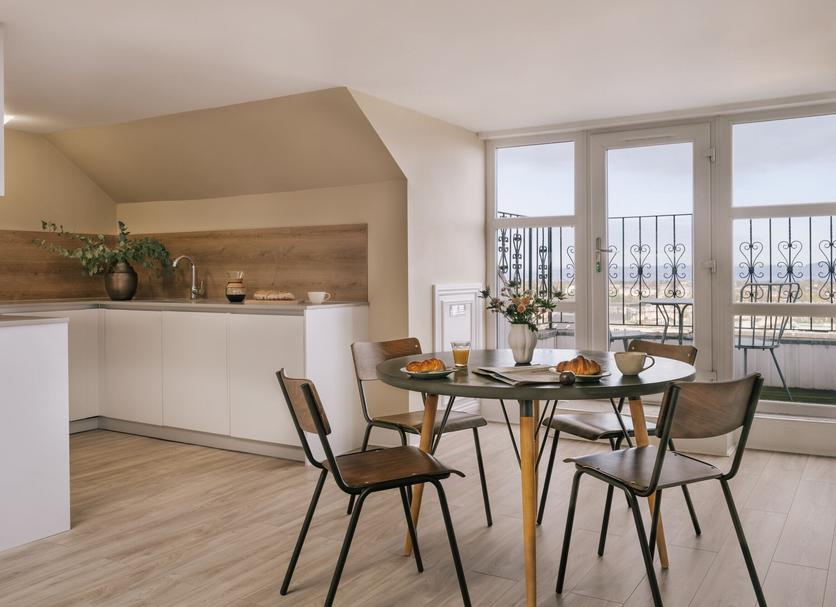 Dining room Photo