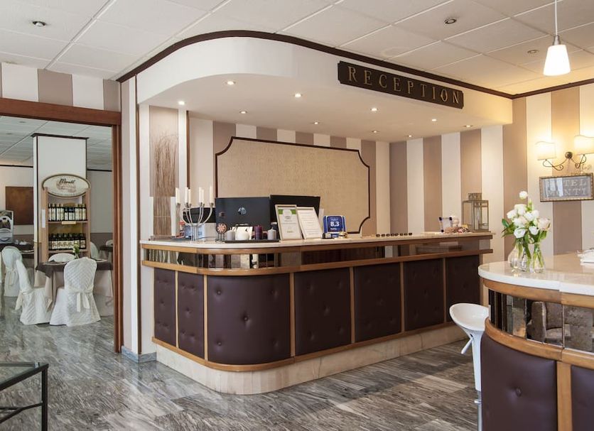 Front desk Photo