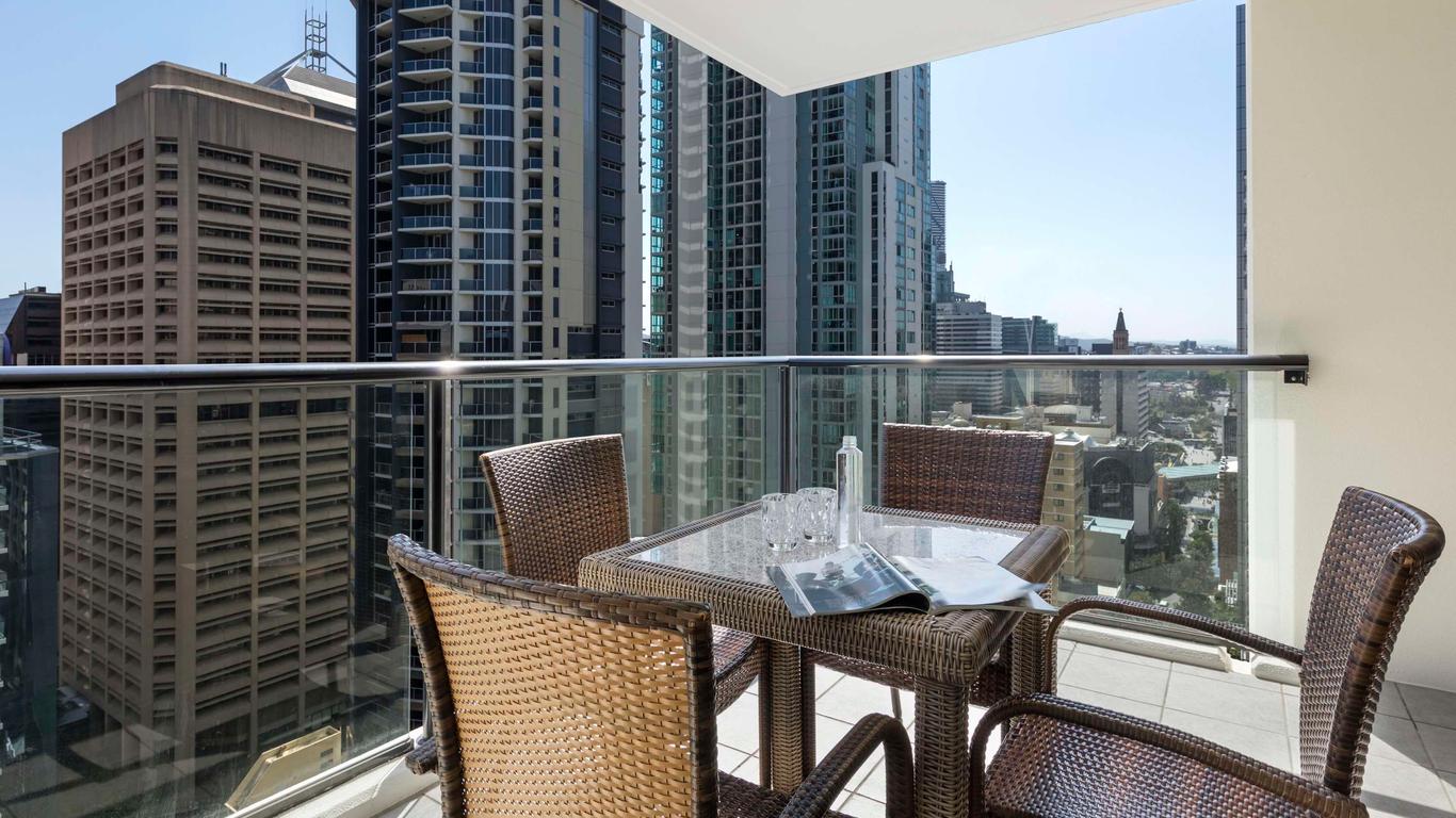 Oaks Brisbane River City Suites