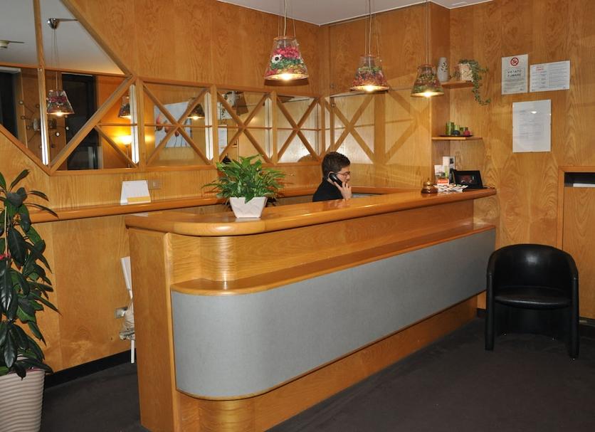 Front desk Photo