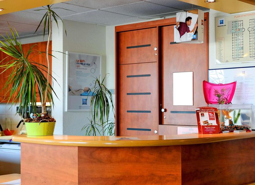 Front desk Photo