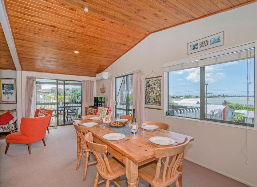 Dining room Photo