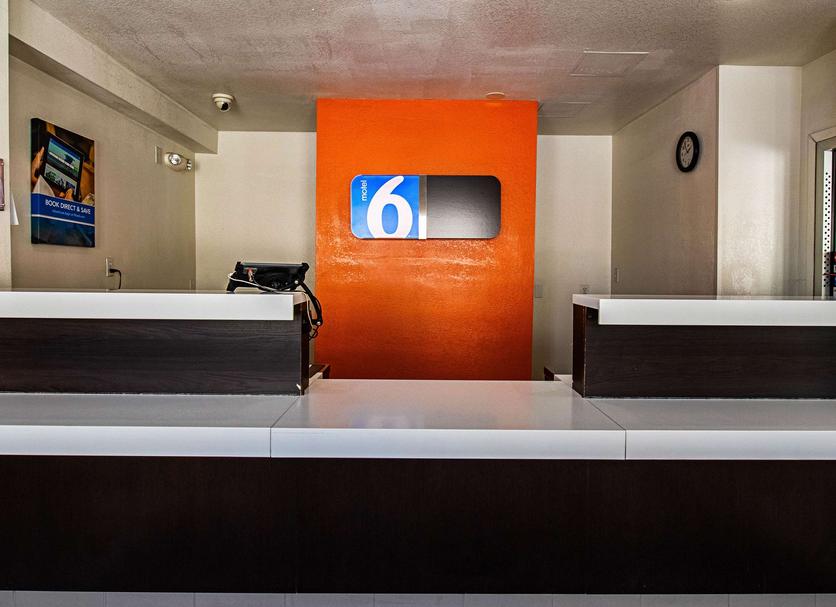 Front desk Photo