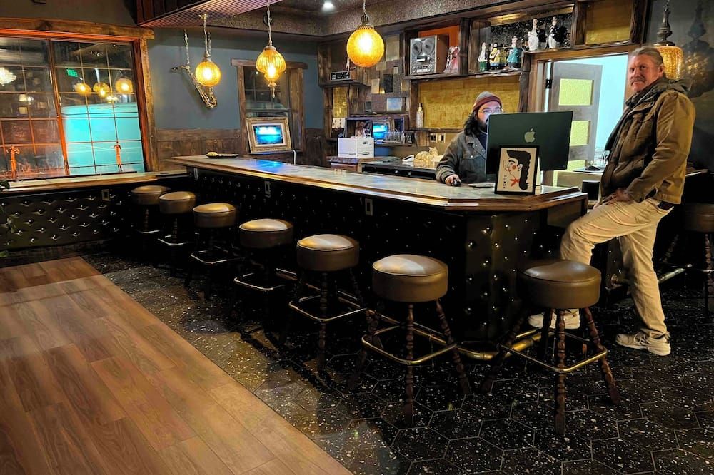 Bar
