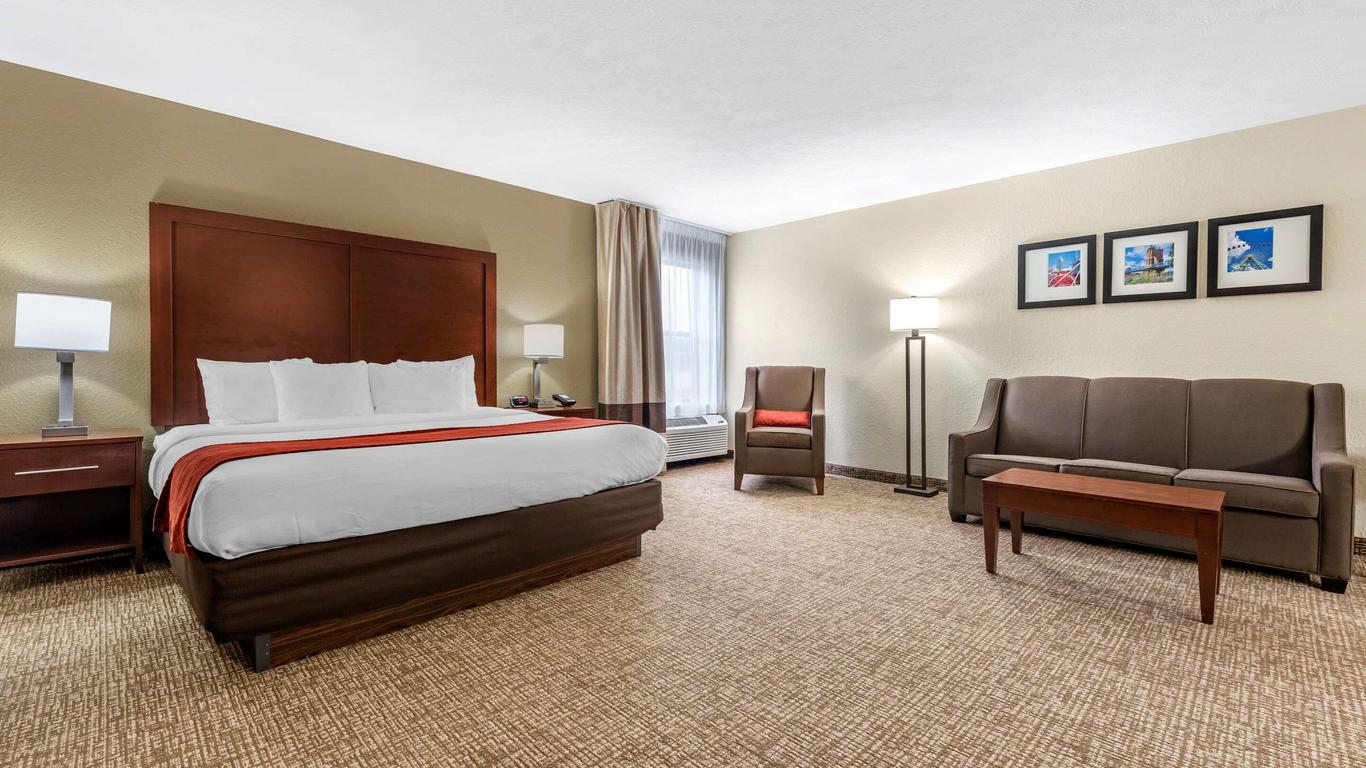 Comfort Inn and Suites Cincinnati Eastgate