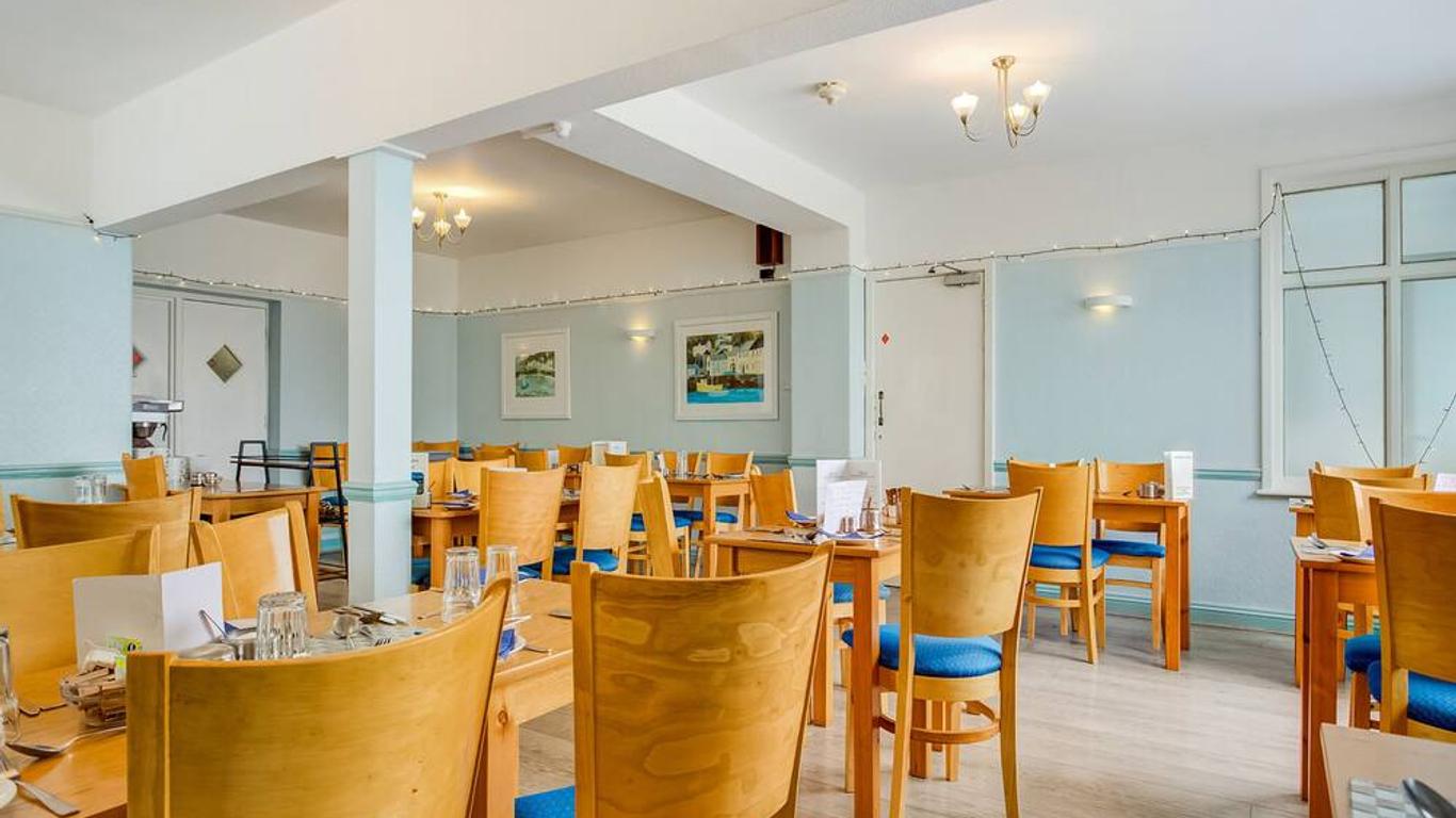OYO Godolphin Arms Hotel