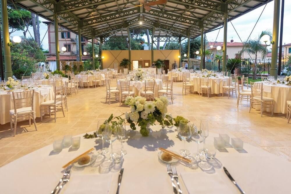 Banquet hall Photo