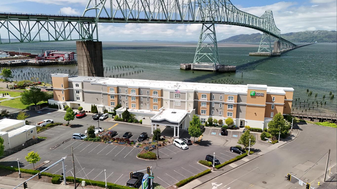 Holiday Inn Express & Suites Astoria