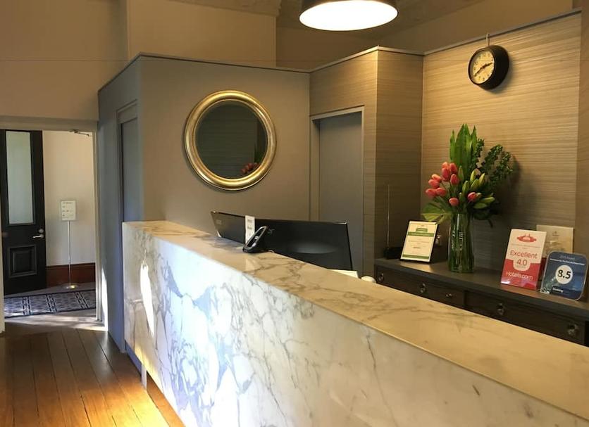 Front desk Photo