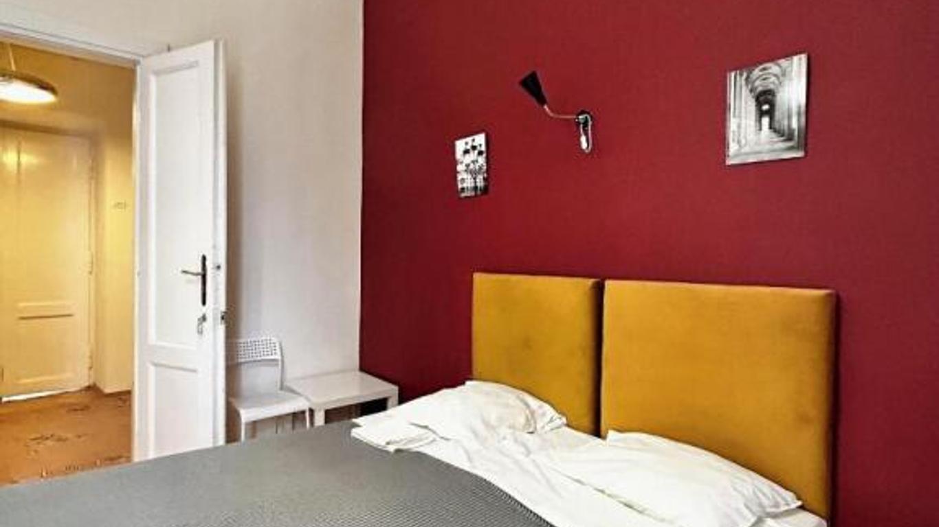 Amen Aparthotel Curie 8