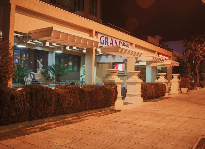 Hotel entrance Photo