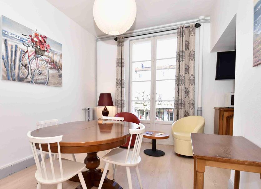 Dining room Photo