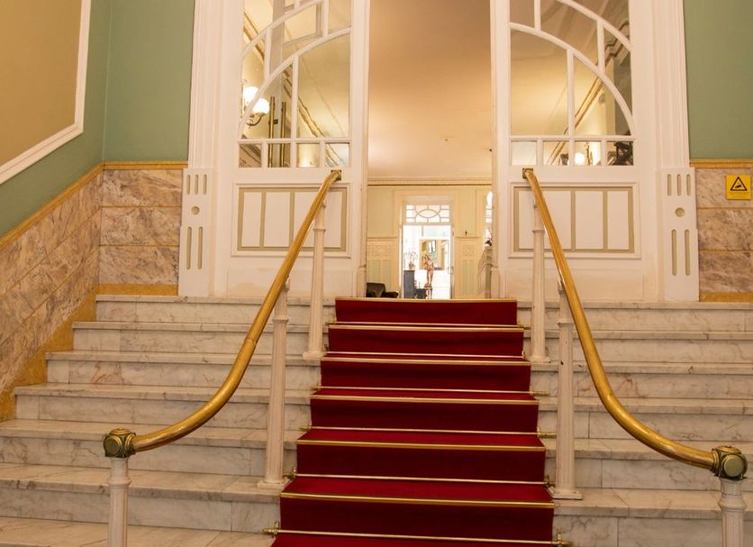 Hotel entrance Photo