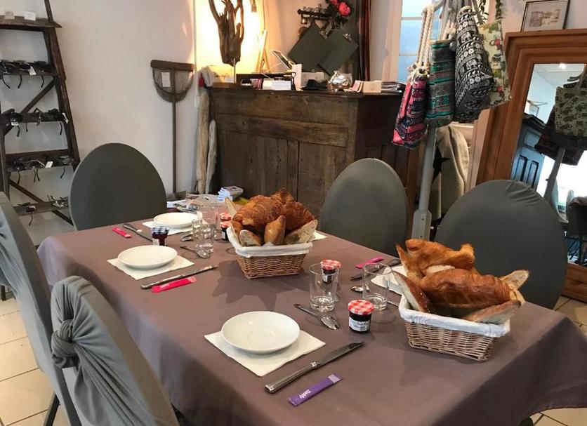 Dining room Photo