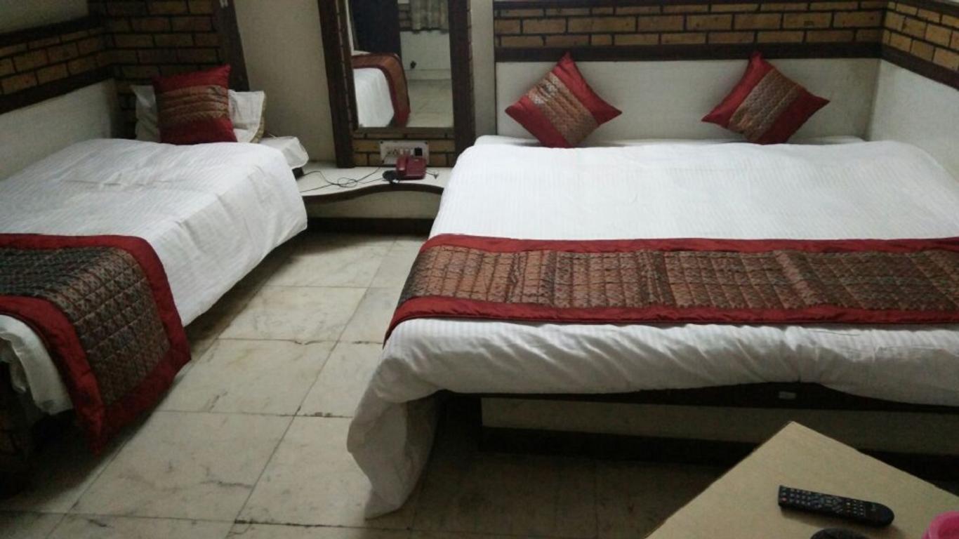 Yes Boss By Backpackers Heaven Near New Delhi Train Station