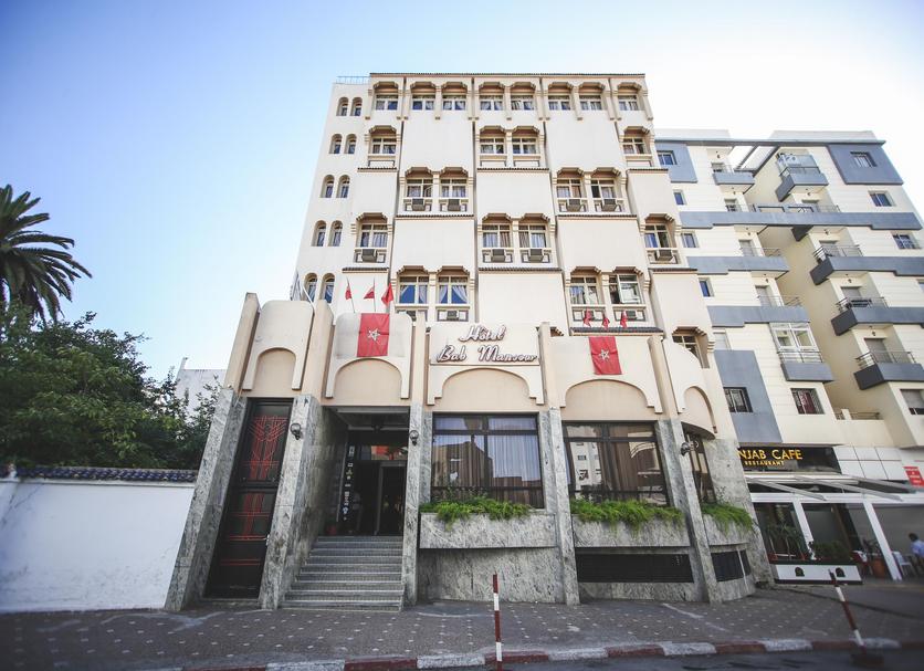 Hotel entrance Photo