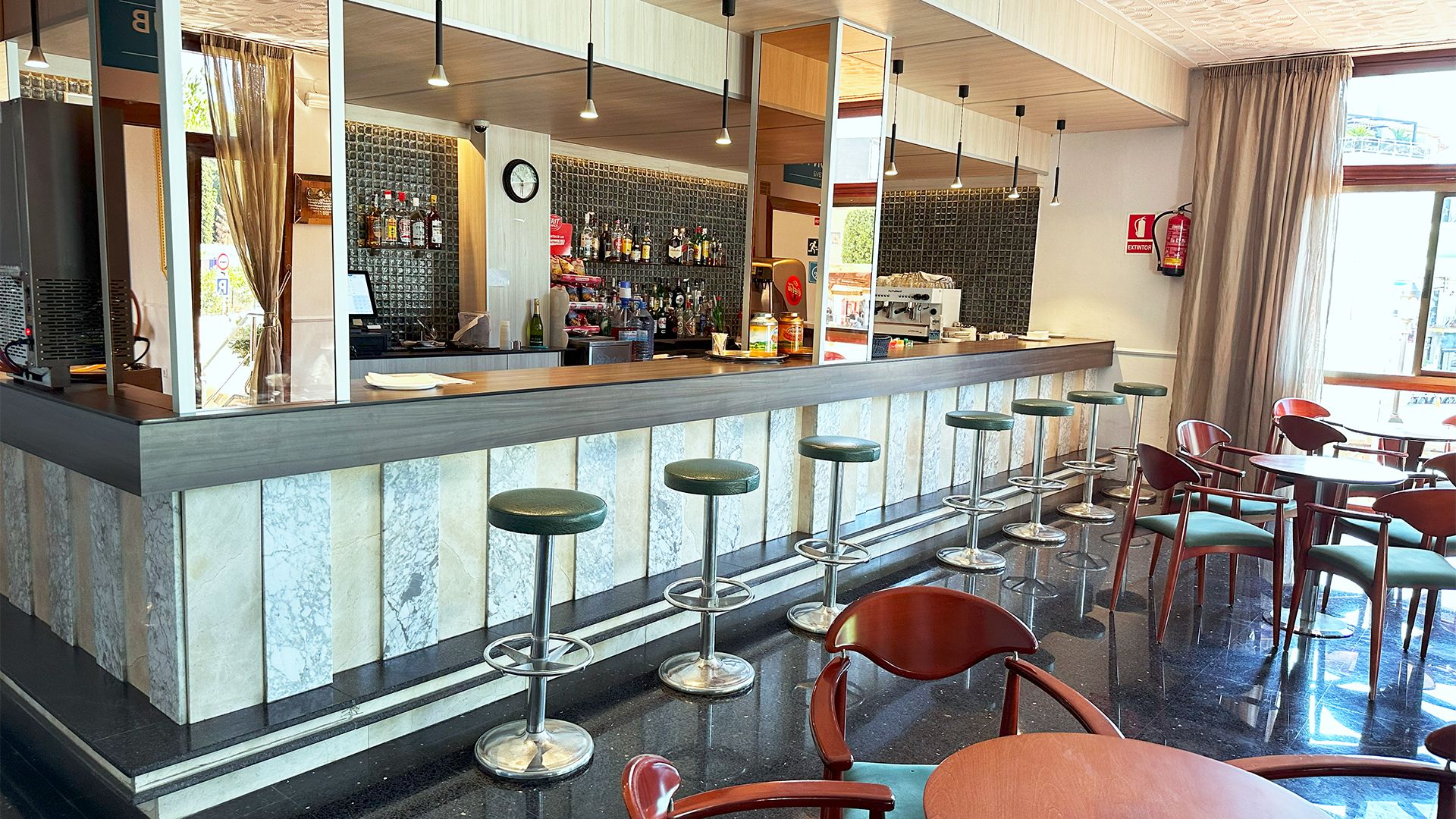Bar