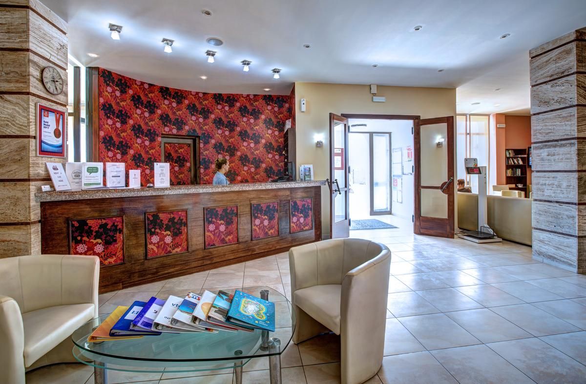 Front desk Photo