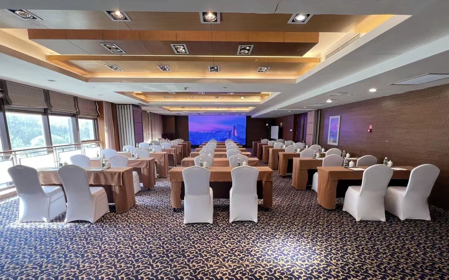 Banquet hall